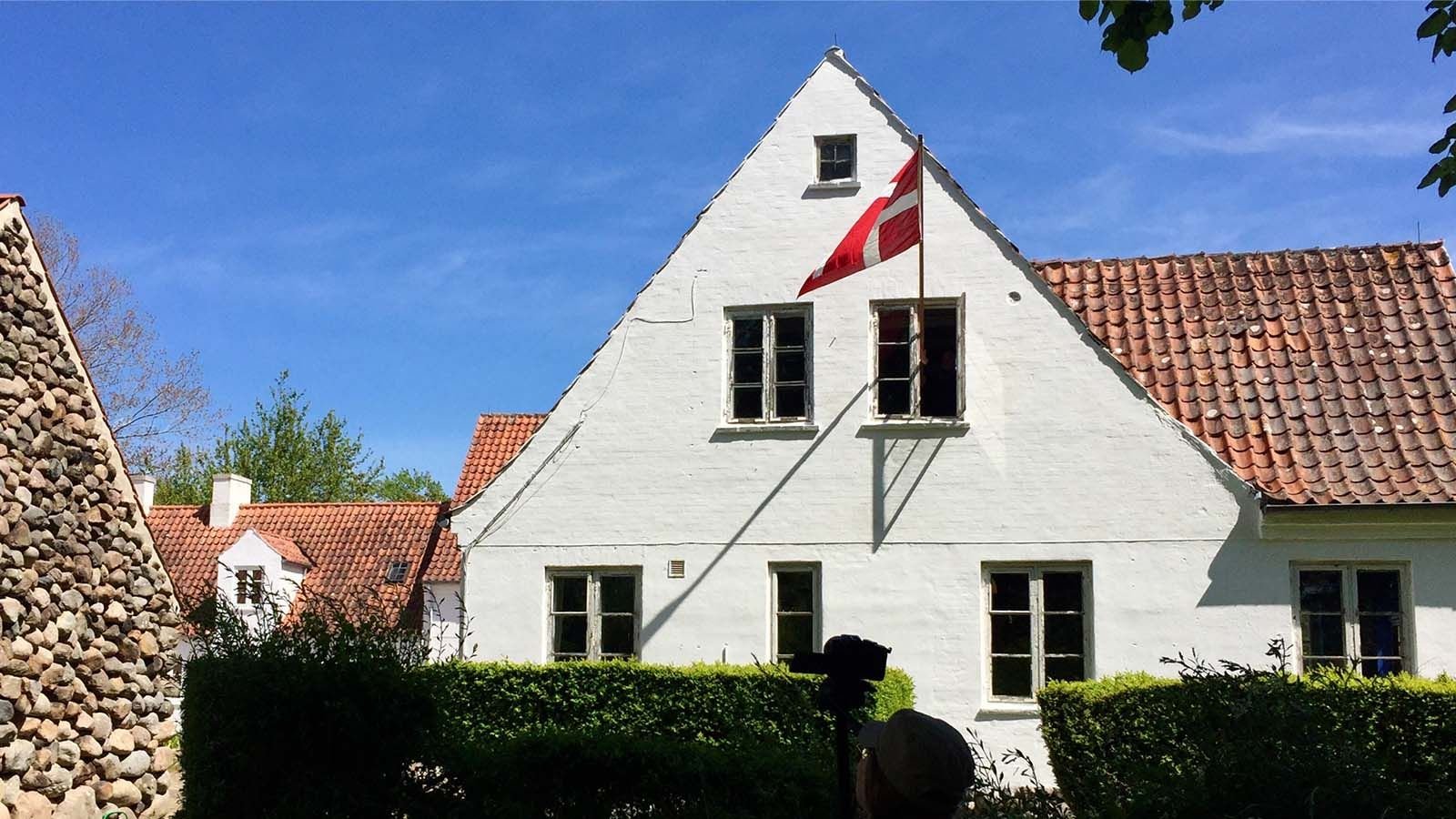 Flag i vinduet ved befrielsen 1945