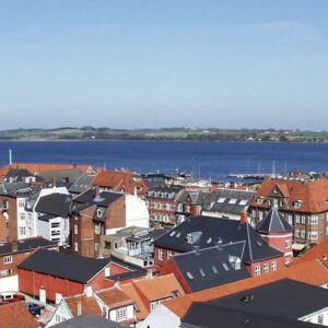 Holbæk med udsigt over havn og fjord
