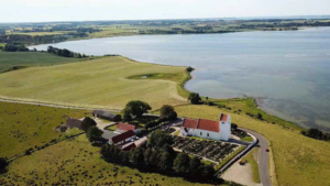 Tårnborg Kirke set fra luften
