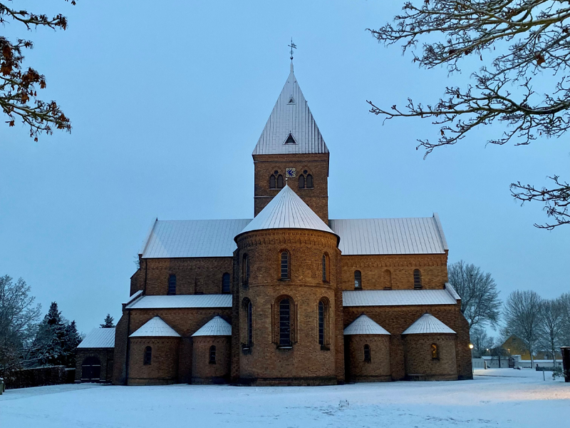 Sct. Bendts Kirke i snevejr